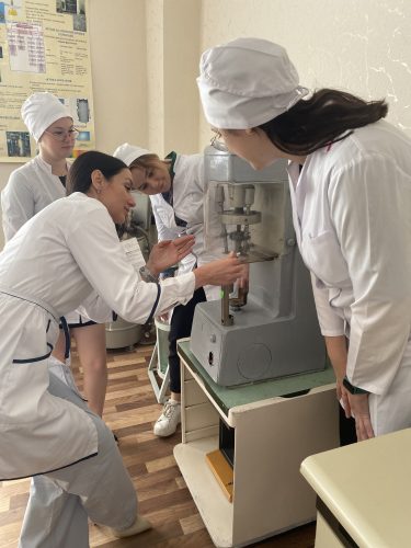 Відпрацювання практичних навичок здобувачами вищої освіти 2-4 курсів НФаУ на базі Черкаської медичної академії