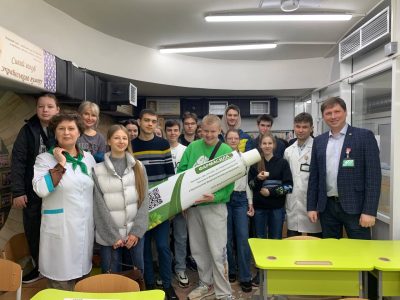 24 березня 2025 кафедра Промислової технології ліків та косметичних засобів прийняла участь у заході Метрошкола Харківщини та Національний фармацевтичний університет.
